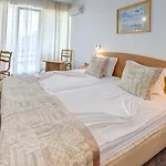 Хотел Kini Park & Free Parking Златни пясъци