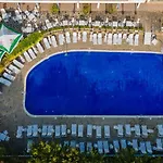 Kini Park & Free Parking Хотел 3*