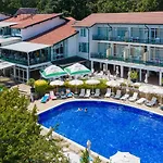 Kini Park & Free Parking Златни пясъци