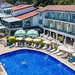 Kini Park & Free Parking Златни пясъци