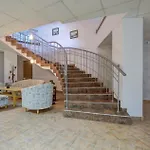 Kini Park & Free Parking Хотел