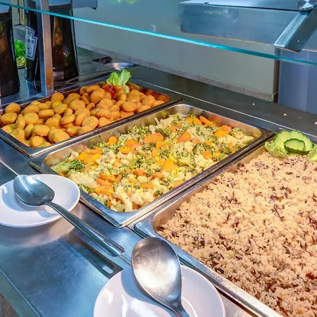 Kini Park & Free Parking Hotell Golden Sands