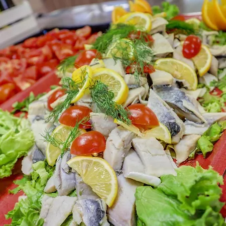 Kini Park & Free Parking Hotell 3*