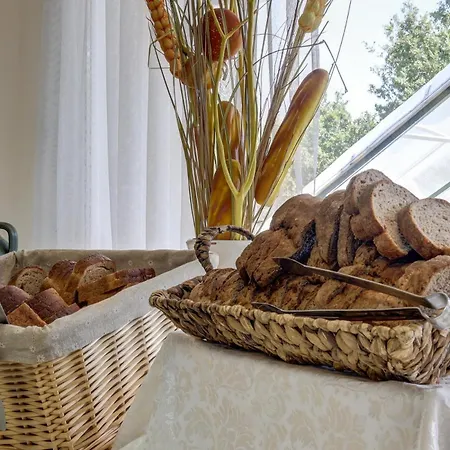 Hotell Kini Park & Free Parking 3*