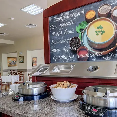 Kini Park & Free Parking Hotell 3*