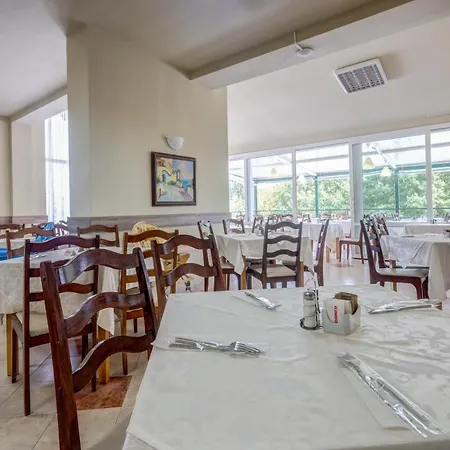 Kini Park & Free Parking Hotell Golden Sands