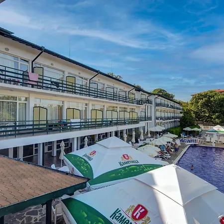 Kini Park & Free Parking מלון