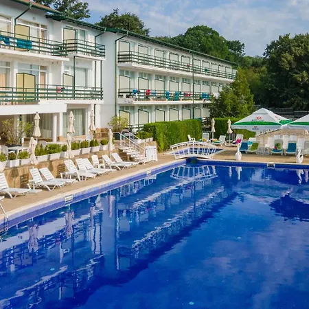 Hotell Kini Park & Free Parking 3*