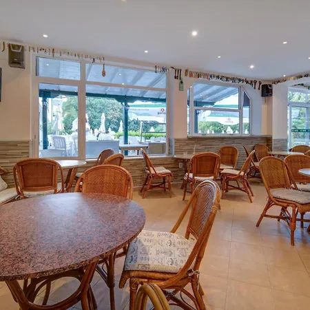 Kini Park & Free Parking Hotell