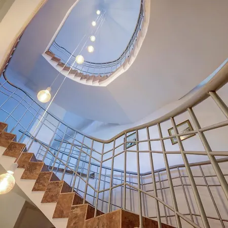 Hotell Kini Park & Free Parking