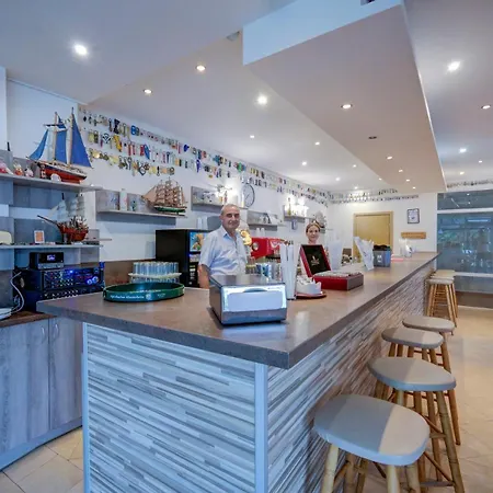 Hotell Kini Park & Free Parking 3*