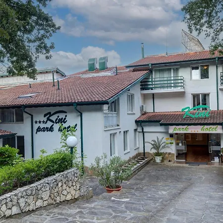 מלון Kini Park & Free Parking