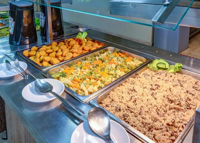 Kini Park & Free Parking מלון גולדן סנדס