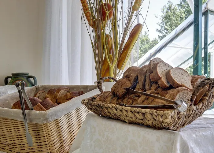 מלון Kini Park & Free Parking 3*