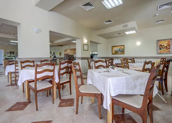 Kini Park & Free Parking מלון 3*