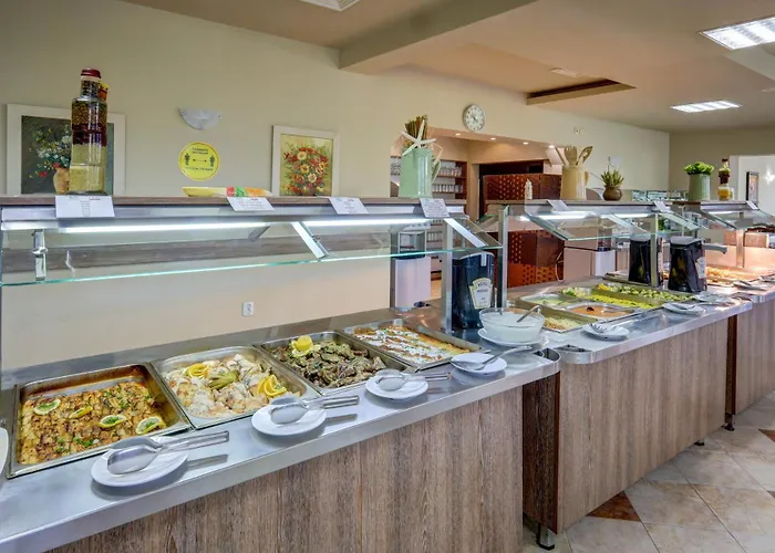 Kini Park & Free Parking מלון