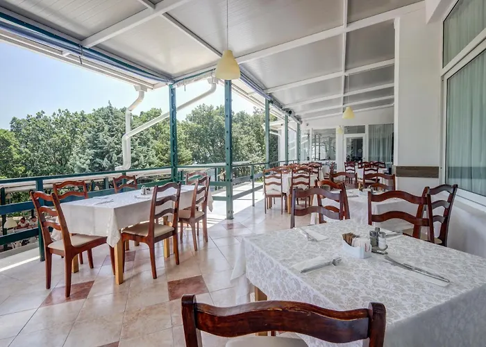 Kini Park & Free Parking Golden Sands