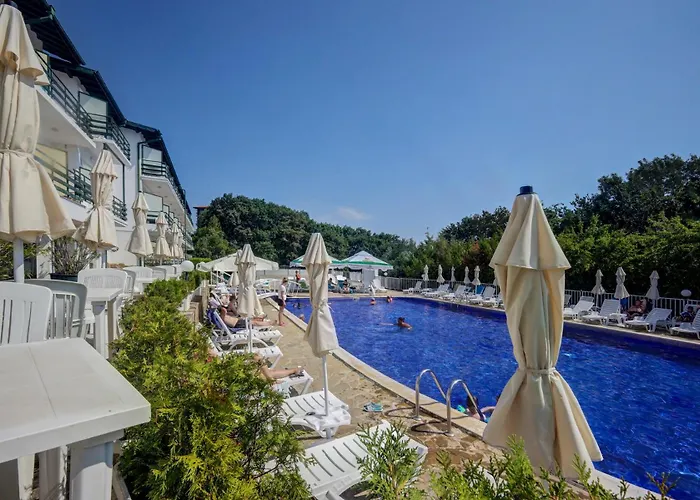 Kini Park & Free Parking Golden Sands