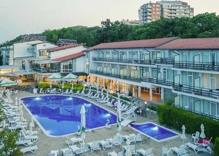 מלון Kini Park & Free Parking