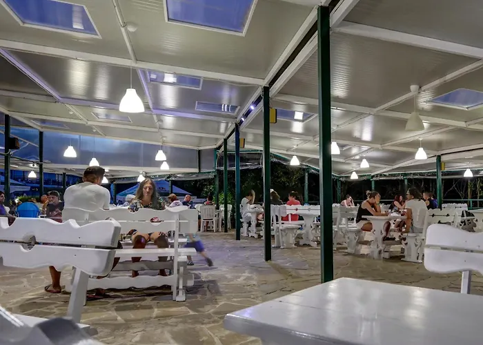 Kini Park & Free Parking גולדן סנדס