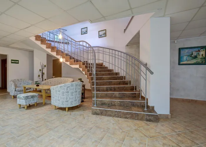 Kini Park & Free Parking מלון