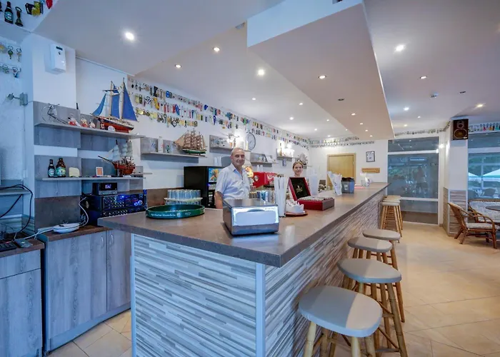 מלון Kini Park & Free Parking 3*