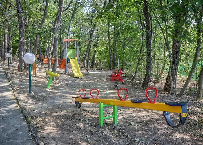 מלון Kini Park & Free Parking