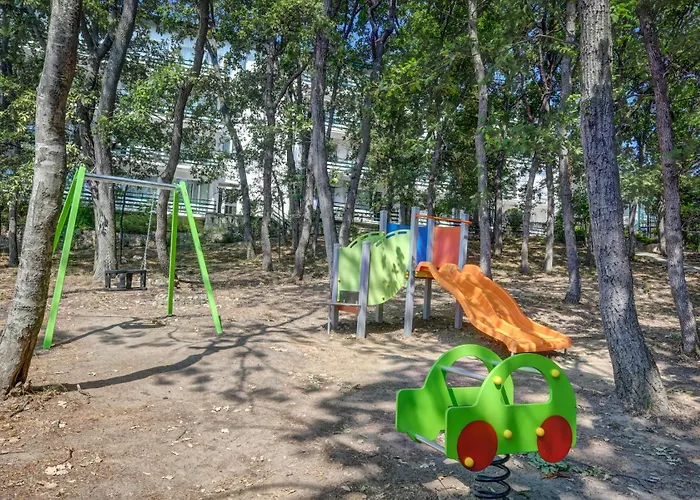 מלון Kini Park & Free Parking 3*