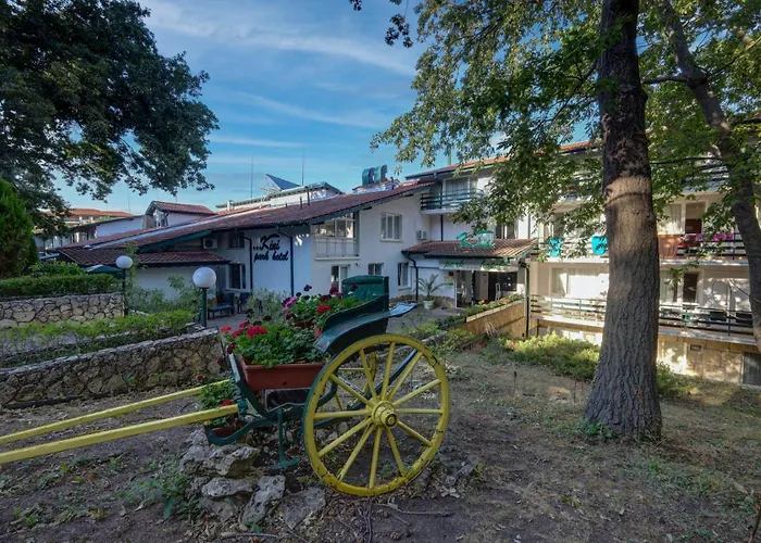 Kini Park & Free Parking מלון 3*