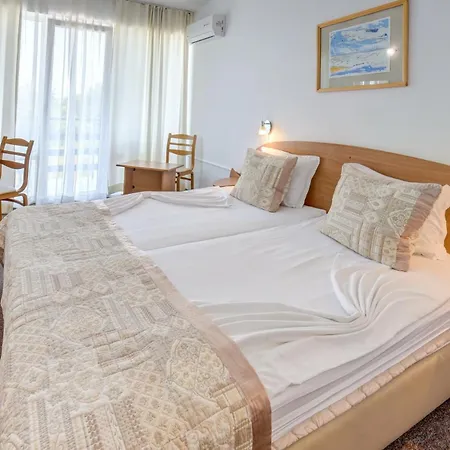 Hotel Kini Park & Free Parking Goldstrand