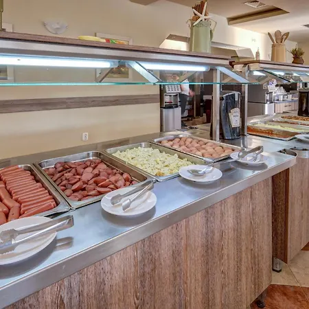 Hotel Kini Park & Free Parking