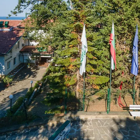 Hotel Kini Park & Free Parking