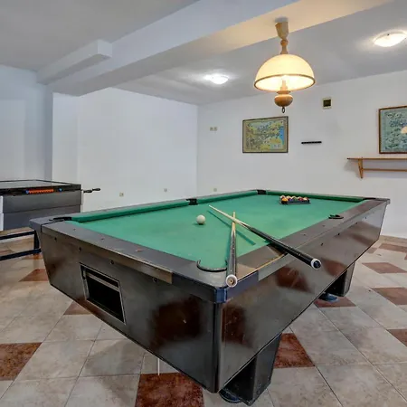 Kini Park & Free Parking