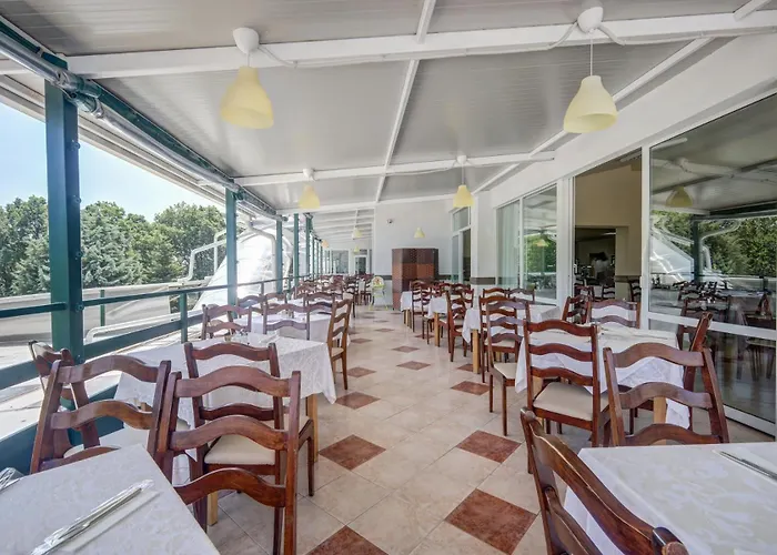 Kini Park & Free Parking Hotel Golden Sands