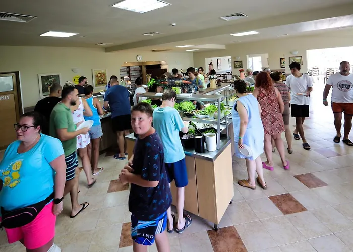 Kini Park & Free Parking Golden Sands