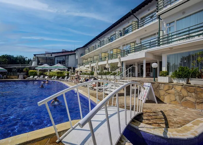 Kini Park & Free Parking Golden Sands