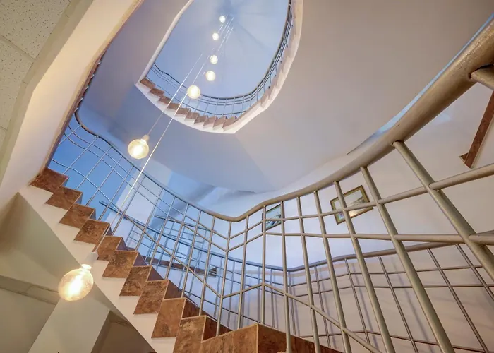 Hotel Kini Park & Free Parking