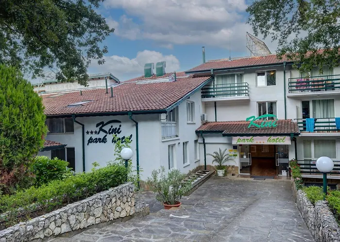 Hotel Kini Park & Free Parking