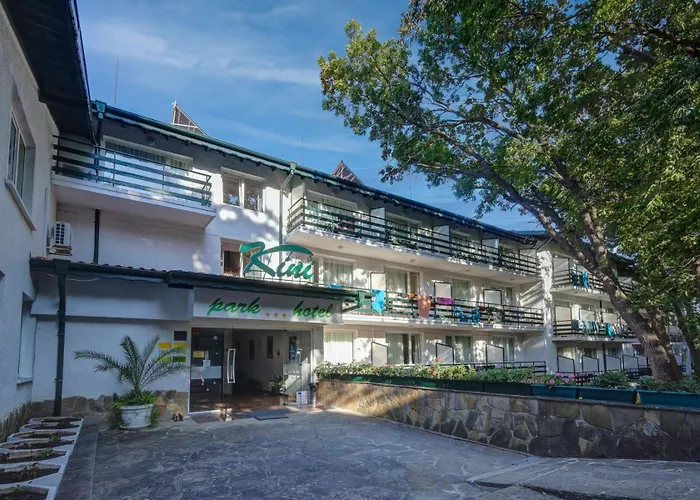 Kini Park & Free Parking Hotel Golden Sands